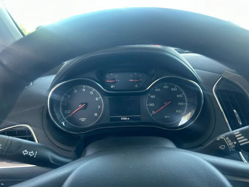 Used 2019 Chevrolet Cruze LS w/ LS Convenience Package FWD image 9