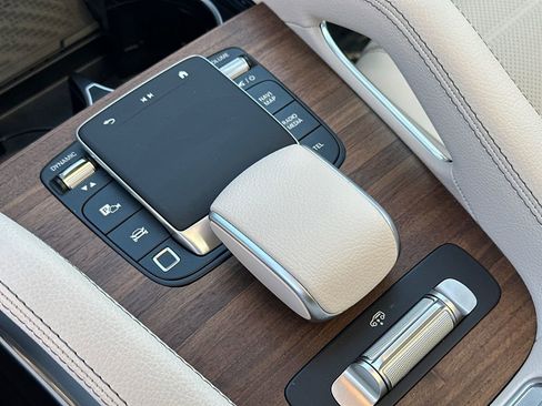 New 2026 Mercedes-Benz GLS 450 4MATIC image 33