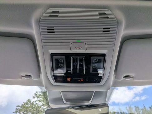 New 2026 Volkswagen Tiguan SE FWD image 21