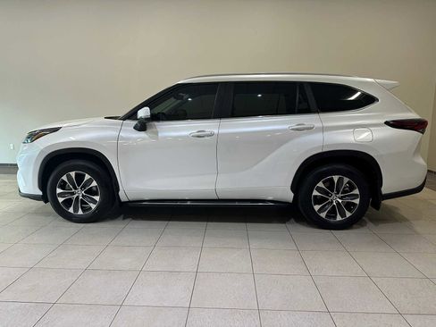 Certified 2024 Toyota Highlander XLE image 3