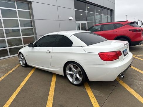 Used 2013 BMW 335i Convertible image 3