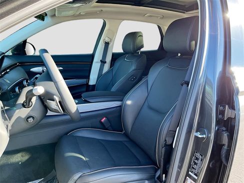 Used 2024 Genesis GV70 2.5T w/ Advanced Package image 18