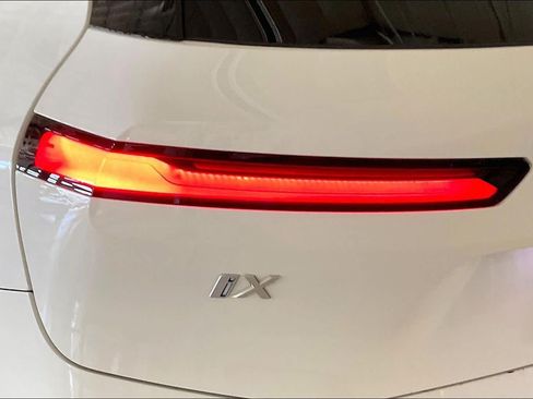 Used 2024 BMW iX xDrive50 w/ Premium Package AWD/4WD image 26