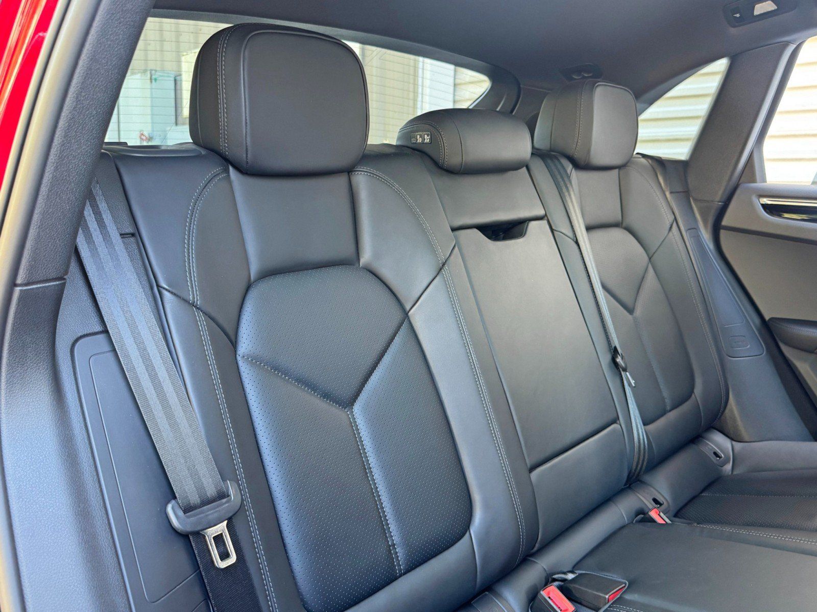 Used 2024 Porsche Macan AWD/4WD image 38