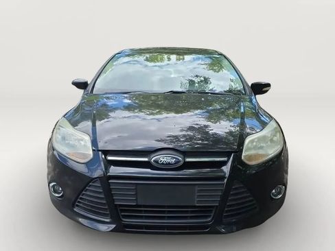 Used 2014 Ford Focus SE w/ SE Sport Package FWD image 4
