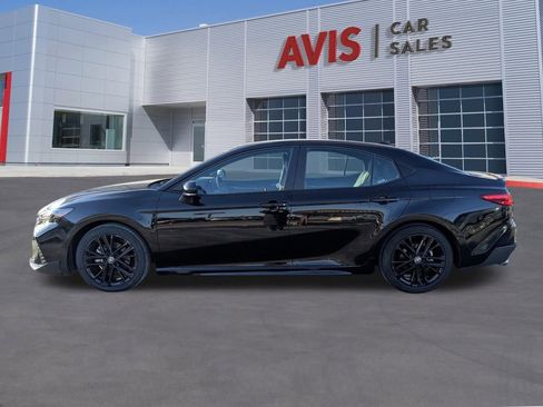 Used 2025 Toyota Camry SE image 2