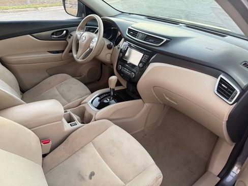 Used 2015 Nissan Rogue SV w/ SV Premium Package FWD image 10