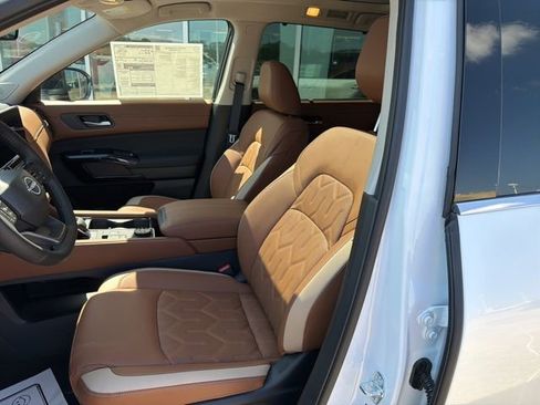 New 2026 Nissan Pathfinder Platinum AWD/4WD image 9