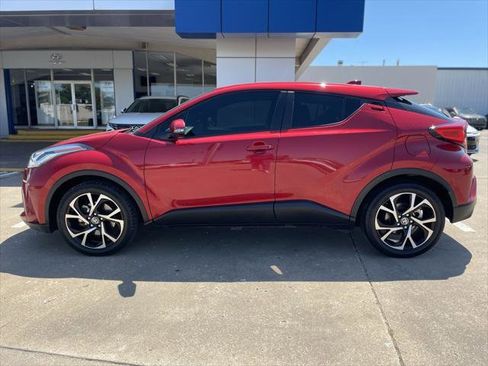 Used 2020 Toyota C-HR XLE image 9