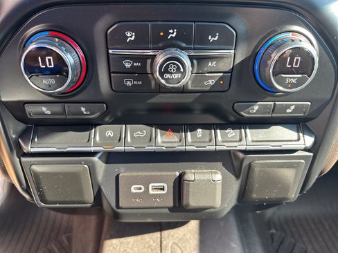 Used 2021 Chevrolet Silverado 1500 RST AWD/4WD image 16