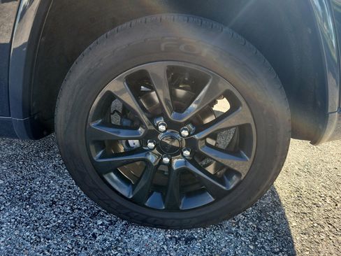 Used 2018 Jeep Grand Cherokee Altitude AWD/4WD image 10