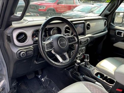 Used 2022 Jeep Wrangler Unlimited Sahara image 15
