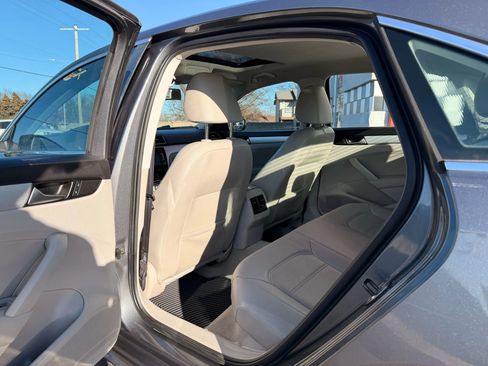 Used 2013 Volkswagen Passat TDI SE FWD image 21