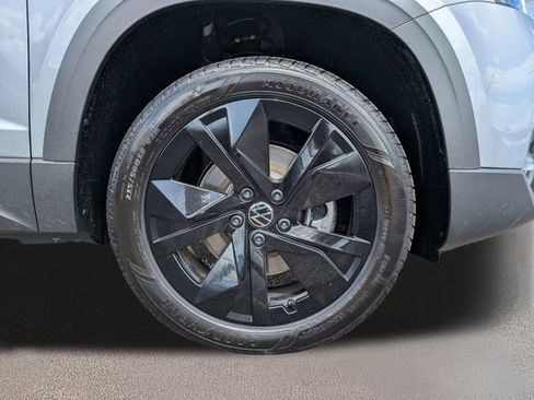 New 2026 Volkswagen Taos SE FWD image 11