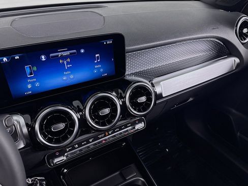 New 2026 Mercedes-Benz GLB 250 image 20