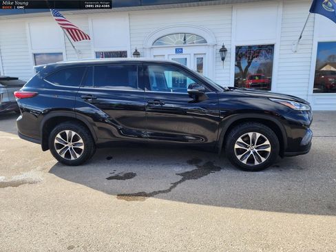 Used 2020 Toyota Highlander XLE image 4