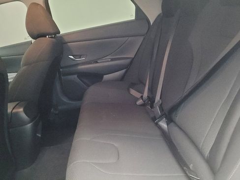 Used 2025 Hyundai Elantra SE FWD image 18