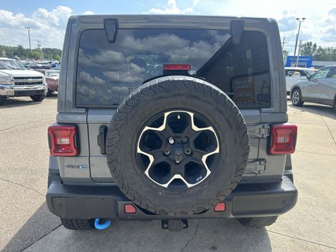 Used 2021 Jeep Wrangler Unlimited Rubicon 4xe w/ Cold Weather Group AWD/4WD image 6