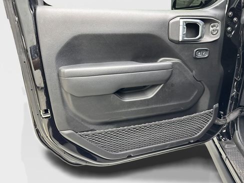 Used 2023 Jeep Wrangler Unlimited image 32