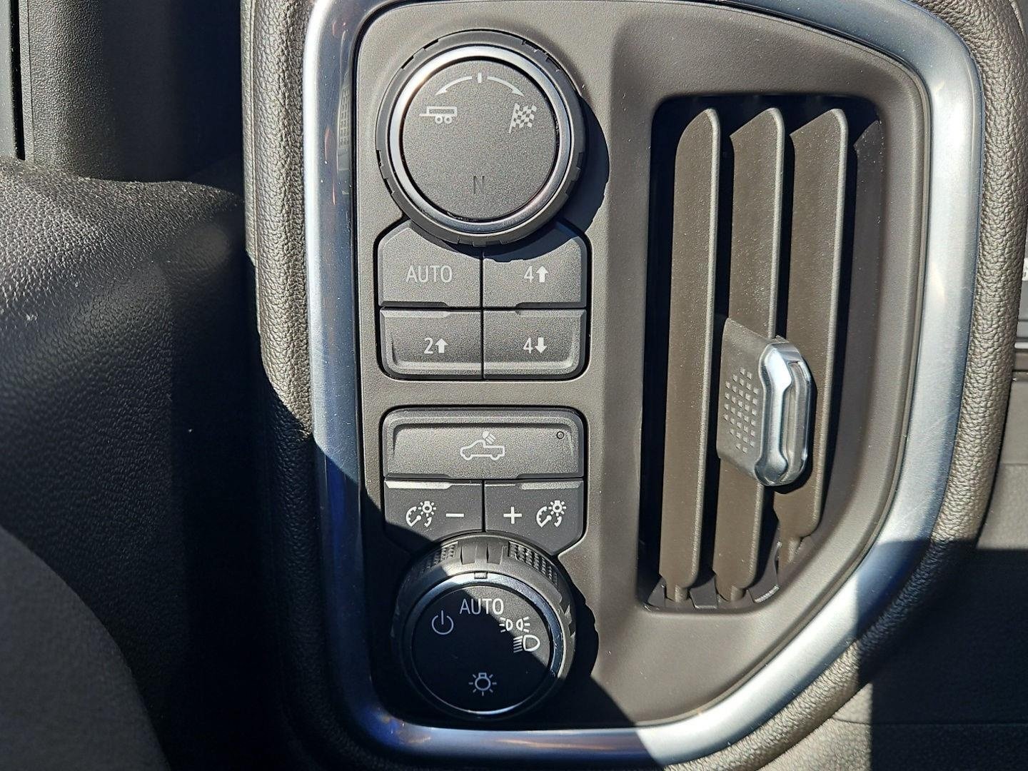 Used 2019 Chevrolet Silverado 1500 LT w/ All-Star Edition AWD/4WD image 21