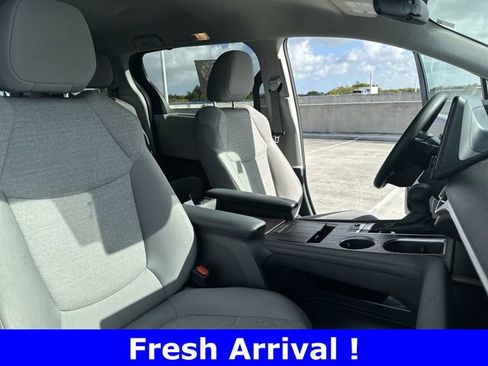 Used 2024 Toyota Sienna LE image 30
