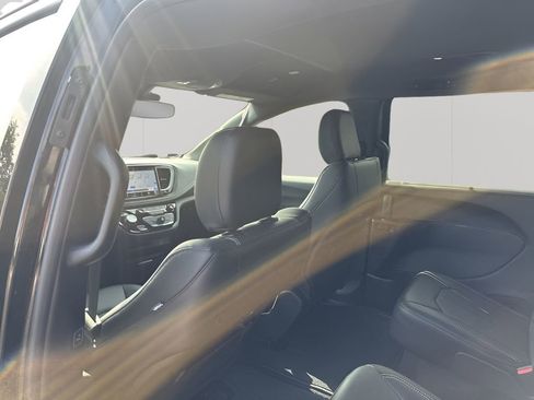 New 2026 Chrysler Pacifica Select FWD image 19