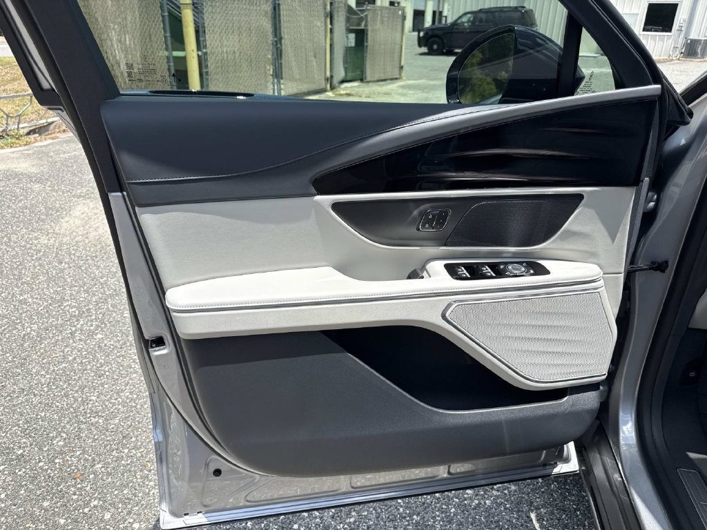 New 2026 Lincoln Nautilus Premier AWD/4WD image 18