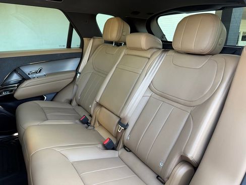 Used 2023 Land Rover Range Rover Sport SE AWD/4WD image 16