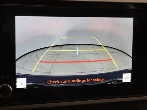 Used 2025 Toyota Camry SE image 9