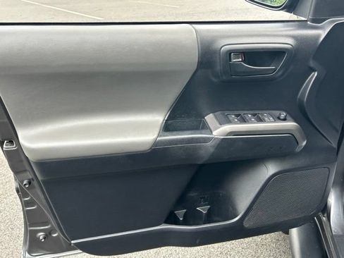 Used 2019 Toyota Tacoma SR5 AWD/4WD image 20
