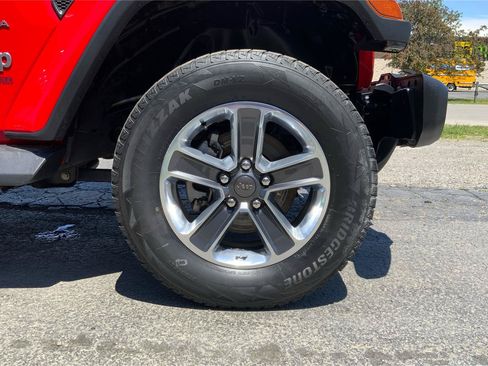 Used 2018 Jeep Wrangler Unlimited Sahara AWD/4WD image 25