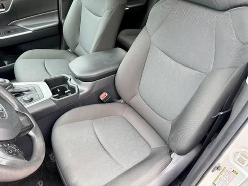 Used 2025 Toyota RAV4 XLE AWD/4WD image 9