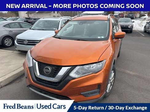 Used 2019 Nissan Rogue SV image 1