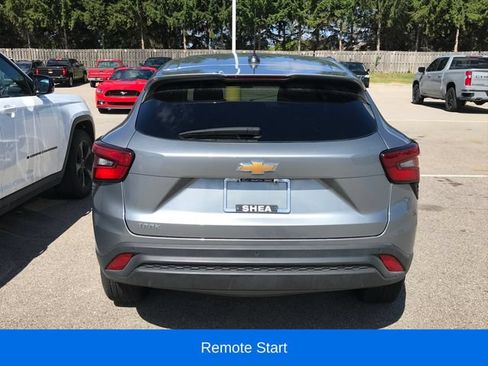 Used 2024 Chevrolet Trax LS w/ LS Convenience Package FWD image 4