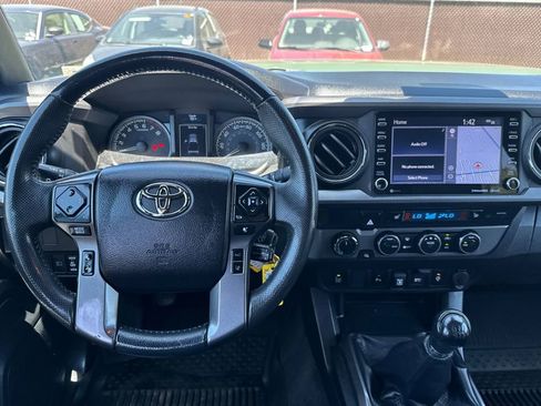 Used 2021 Toyota Tacoma TRD Off-Road w/ TRD Premium Off Road Package AWD/4WD image 14