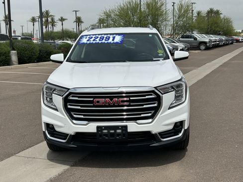 Used 2024 GMC Terrain SLT AWD/4WD image 8