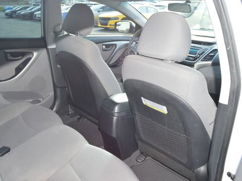 Used 2014 Hyundai Elantra SE w/ Option Group 02 FWD image 23