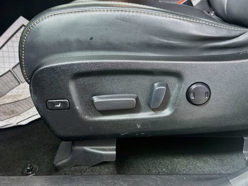 Used 2016 Toyota Highlander XLE AWD/4WD image 19