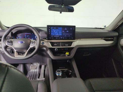 Used 2025 Ford Explorer Active w/ Active Comfort Package image 15