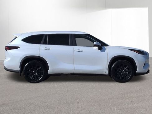 Certified 2026 Toyota Highlander XLE image 4