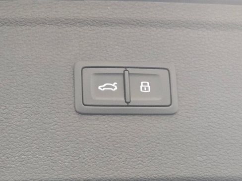 Used 2023 Audi Q5 2.0T Premium w/ Convenience Package image 24