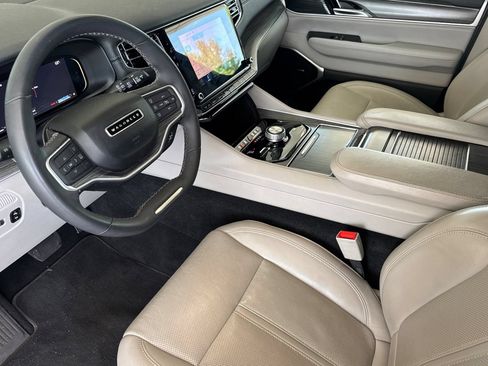 Used 2024 Jeep Wagoneer Series II AWD/4WD image 10
