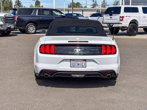 Used 2018 Ford Mustang Premium image 3