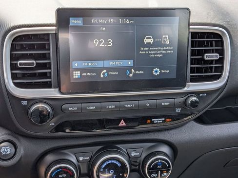 Used 2025 Hyundai Venue SEL FWD image 17