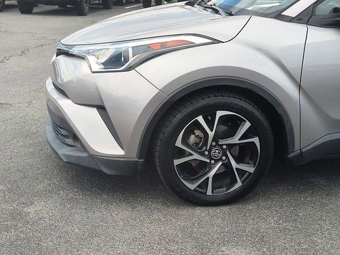Used 2019 Toyota C-HR XLE FWD image 10