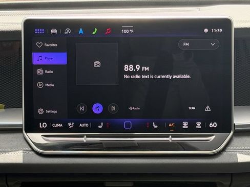 Used 2025 Volkswagen Tiguan SE w/ Panoramic Sunroof Package AWD/4WD image 18