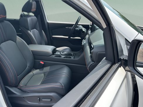 Certified 2025 Honda Pilot TrailSport image 18