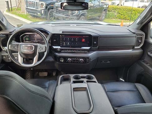 Used 2024 GMC Sierra 1500 SLT AWD/4WD image 17