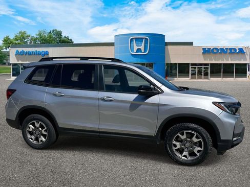 Certified 2022 Honda Passport TrailSport image 3
