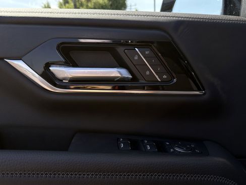 New 2026 GMC Yukon Denali w/ Denali Reserve Package AWD/4WD image 15